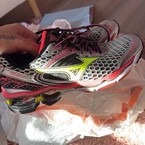 Women’s Mizuno tennis shoes